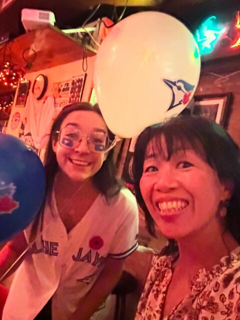 Thank you so much for coming out to our concert, and big thanks to The Local @thelocaltoronto for having us!
Aaaaand…. Let’s go Blue Jays!! Excited for the final game tonight!!
1. Let’s go Blue Jays!!🐦⚾️
2. ‘Outsider’ by Kiiola
3. ‘Andriamanitra Rainay’ by Donné Robbers
4. ‘Under The Invisible Bridge’ by Kiiola
5. Blue Jays balloons 🎈
6. Tonight is the night!!! 💙💙💙
7. Thank you for the contributions!🙏🏼✨
8. Delicious fish & chips! 🍽️😋
Donné Roberts @donne_roberts (gtr & vo)
Kiiola @helloimkiiola (keys & vo)
#torontomusicvenue #supportlocalbusiness #torontolife #torontomusicscene #torontomusicians #japanesesinger #カナダ生活 #torontobluejays